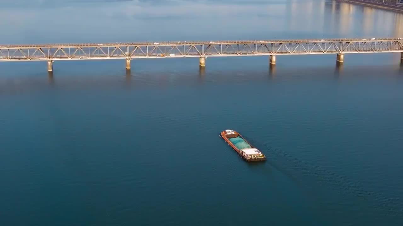 航拍杭州钱塘江大桥与城市视频素材