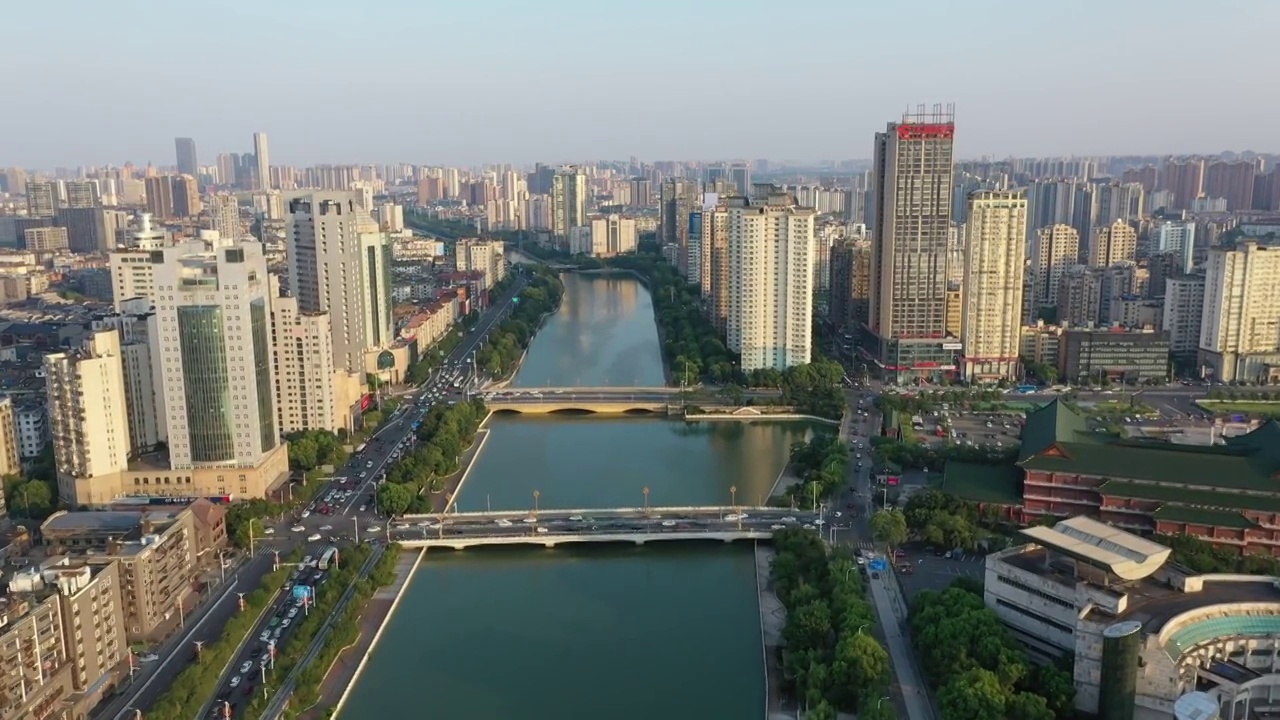 江西南昌赣江江滨城市天际线风光高视角航拍全景视频素材