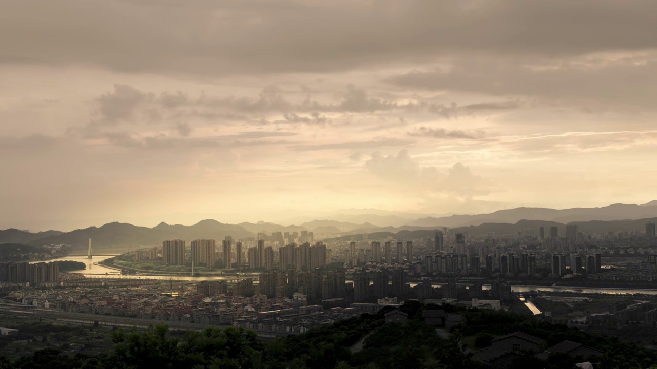 城市暴风雨前息视频素材