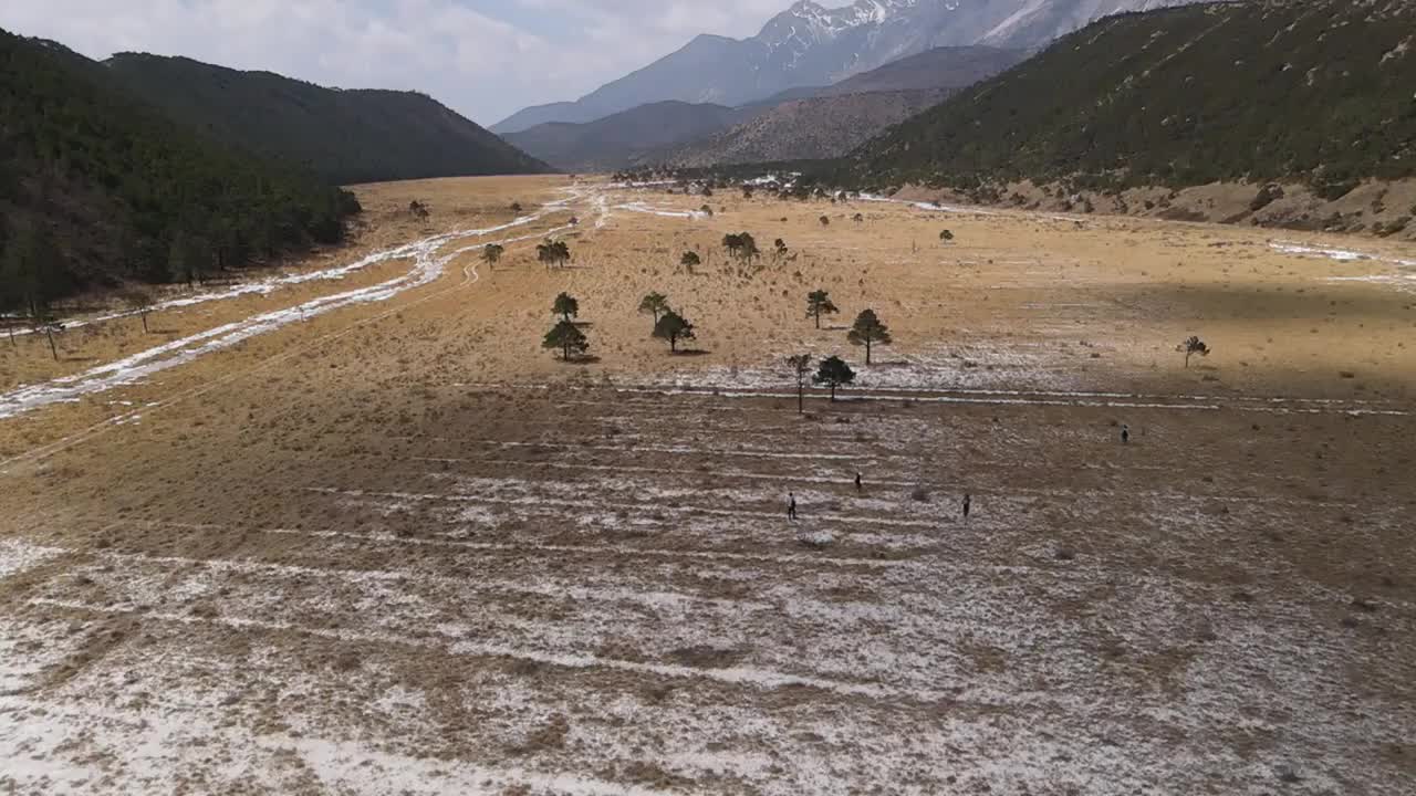 云南风光，徒步玉龙雪山视频素材