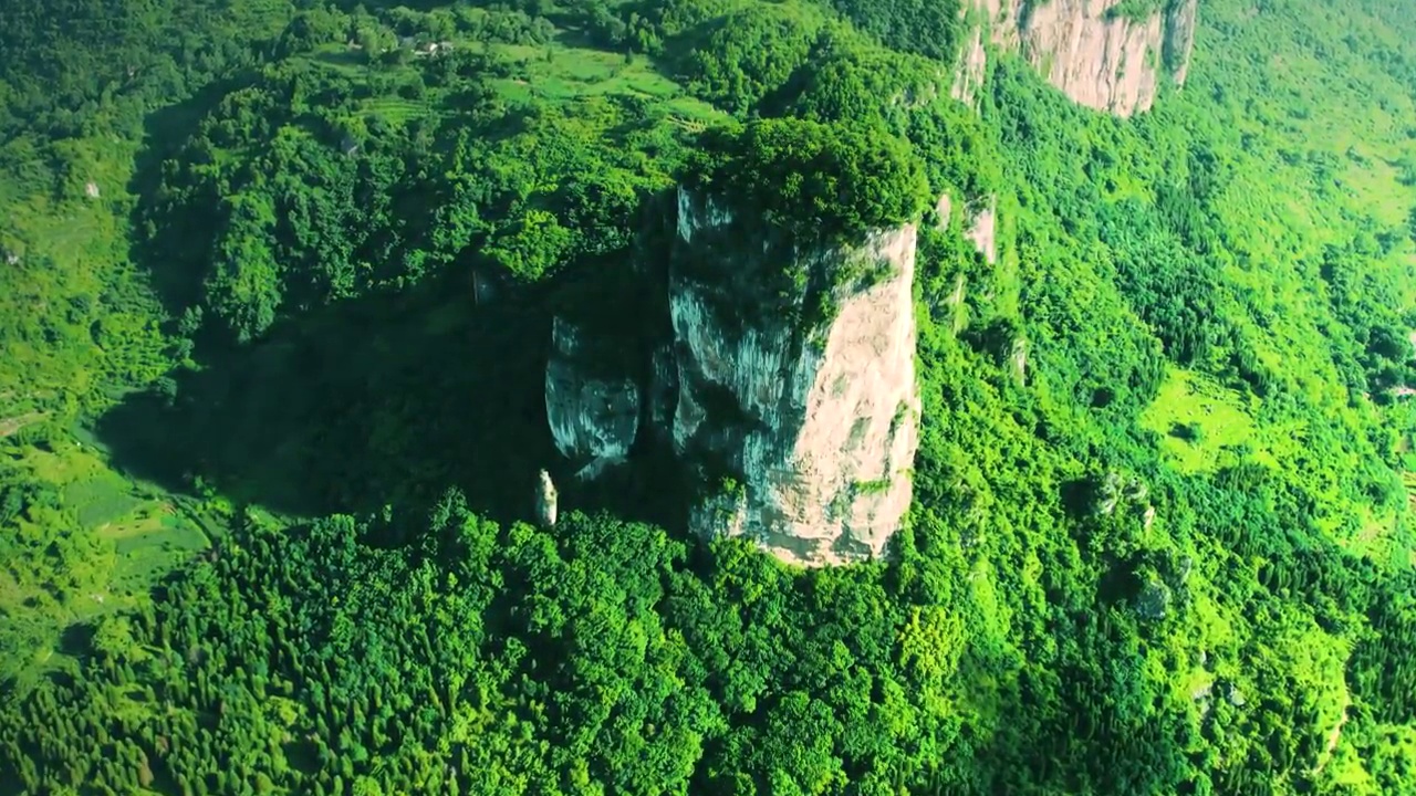 航拍贵州毕节百里画廊东风湖视频素材