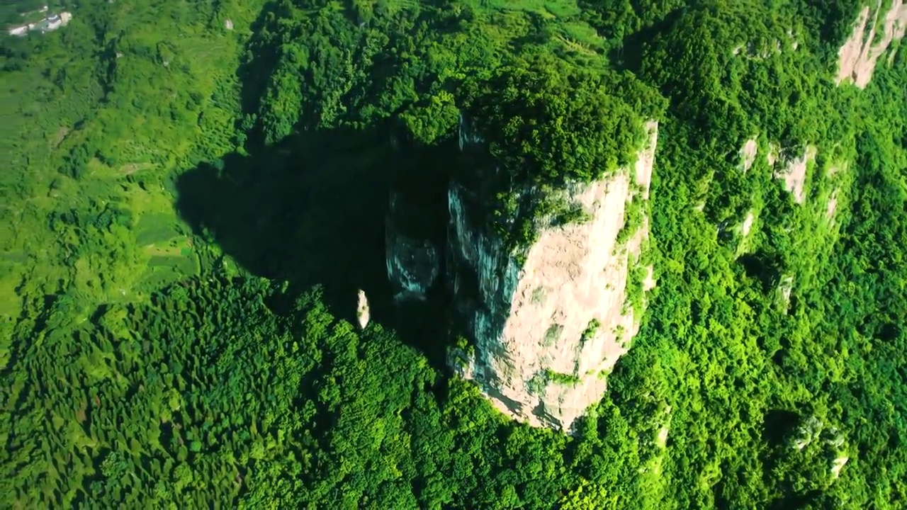 航拍贵州毕节百里画廊东风湖视频素材