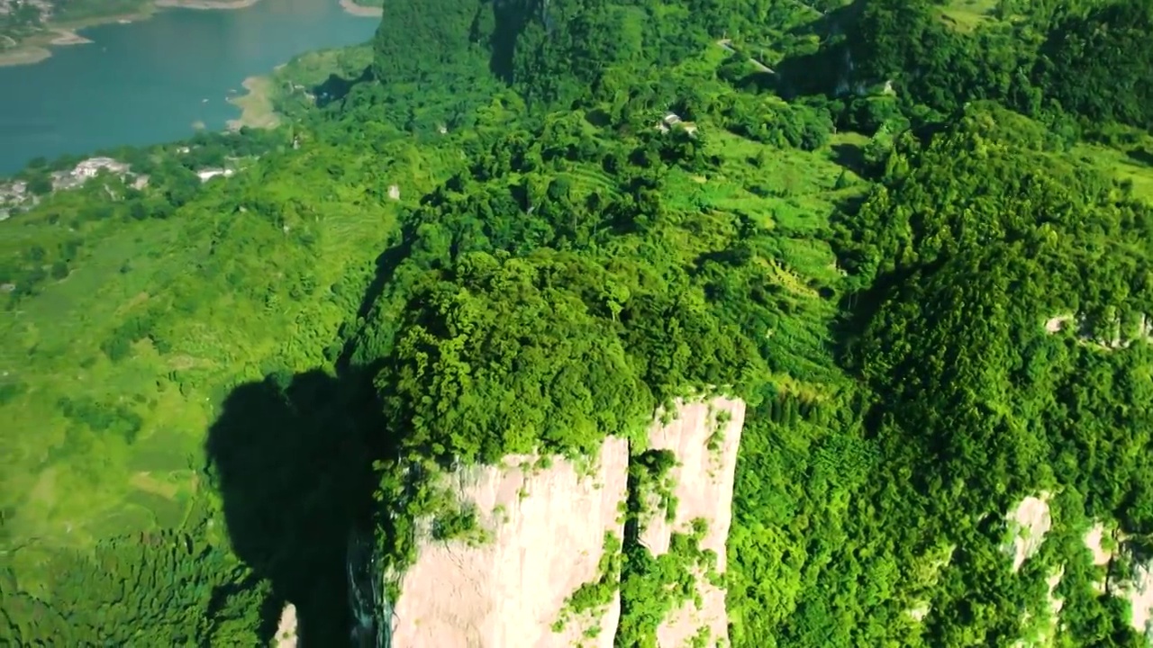 航拍贵州毕节百里画廊东风湖视频素材