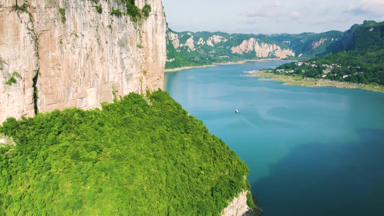 航拍贵州毕节百里画廊东风湖视频素材