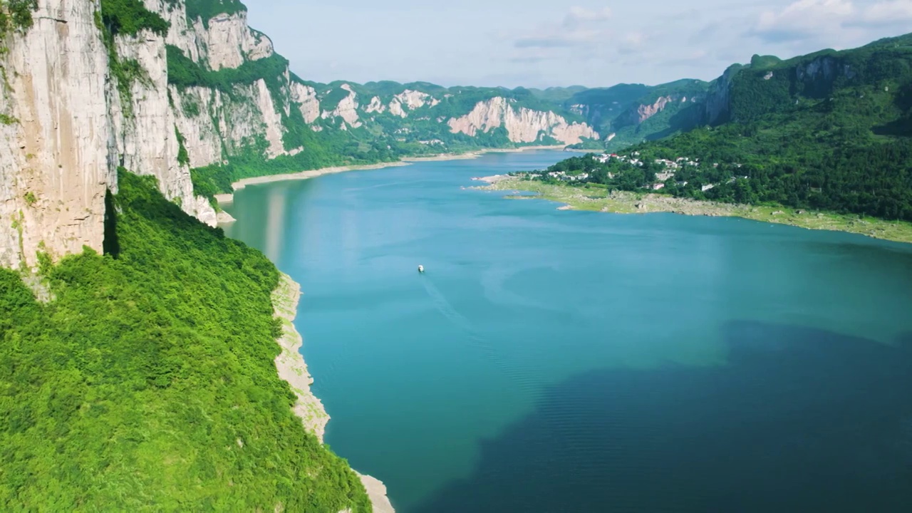 航拍贵州毕节百里画廊东风湖视频素材