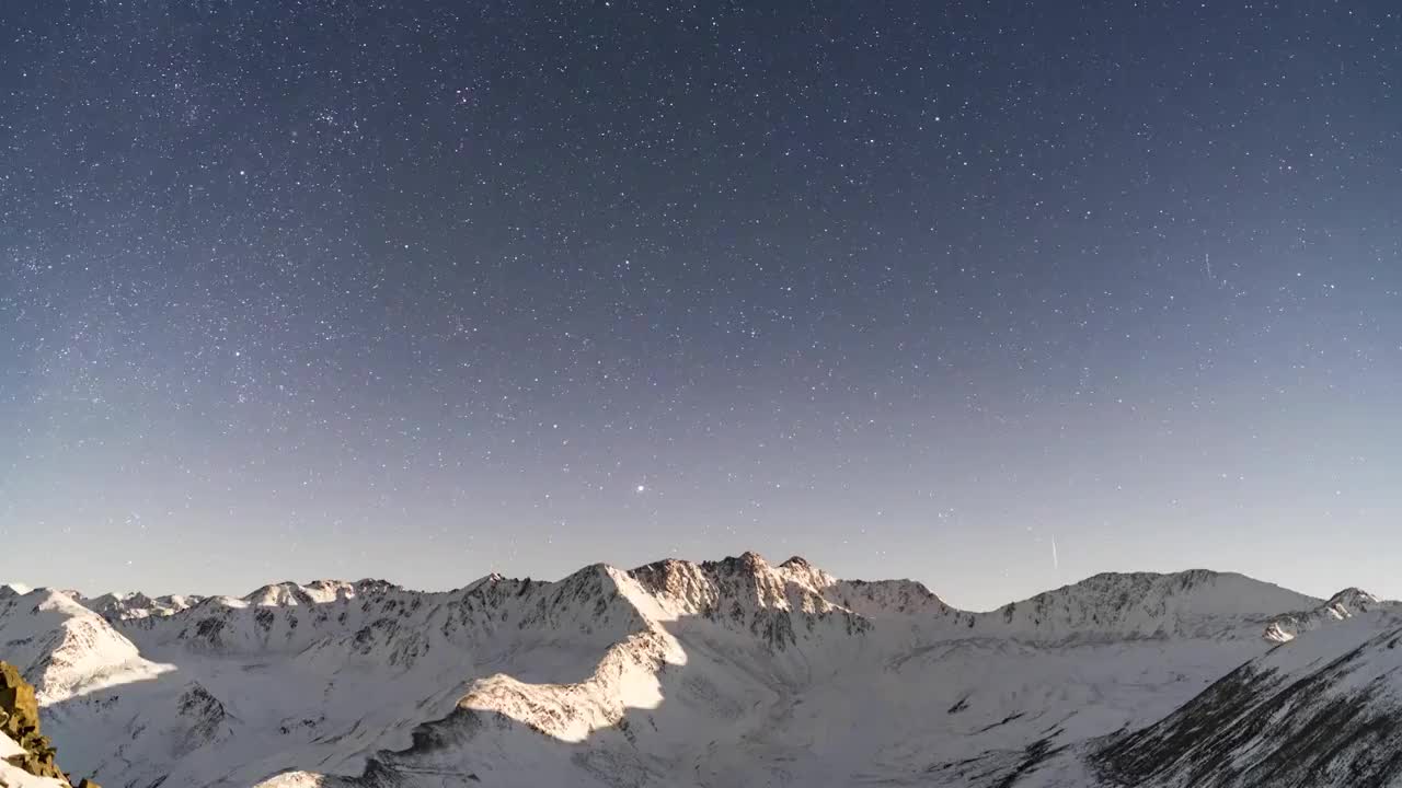 雪山上的冬季银河2视频下载