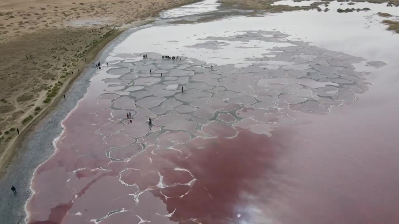 腾格里沙漠-乌兰湖视频素材