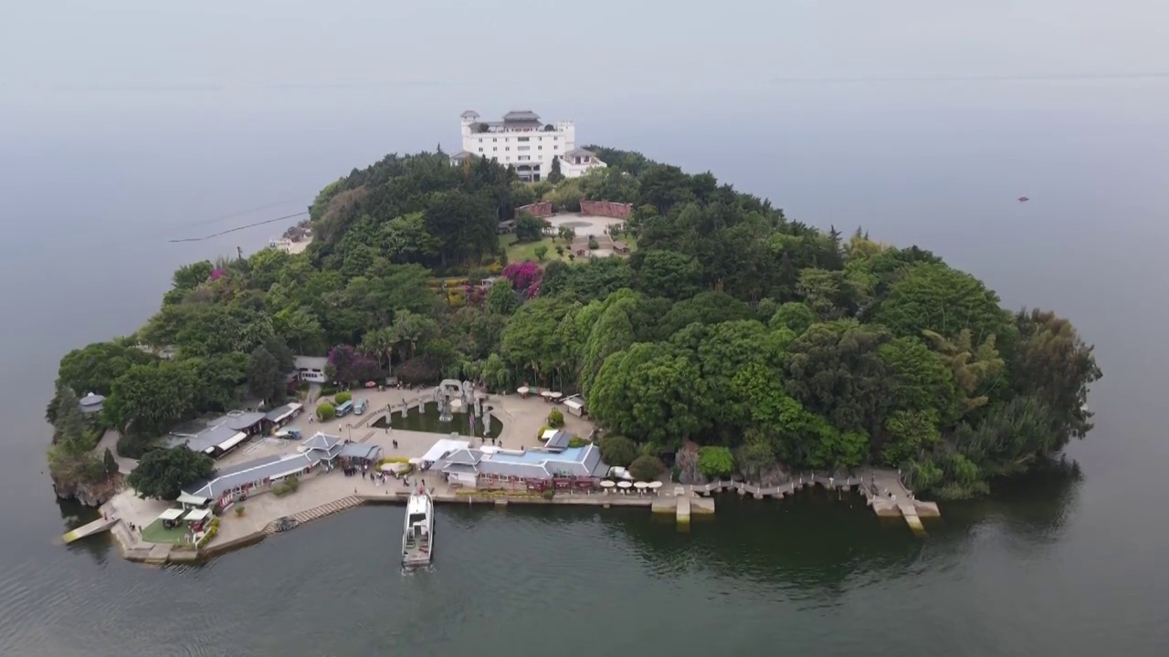 在水一方-大理洱海南诏风情岛视频素材