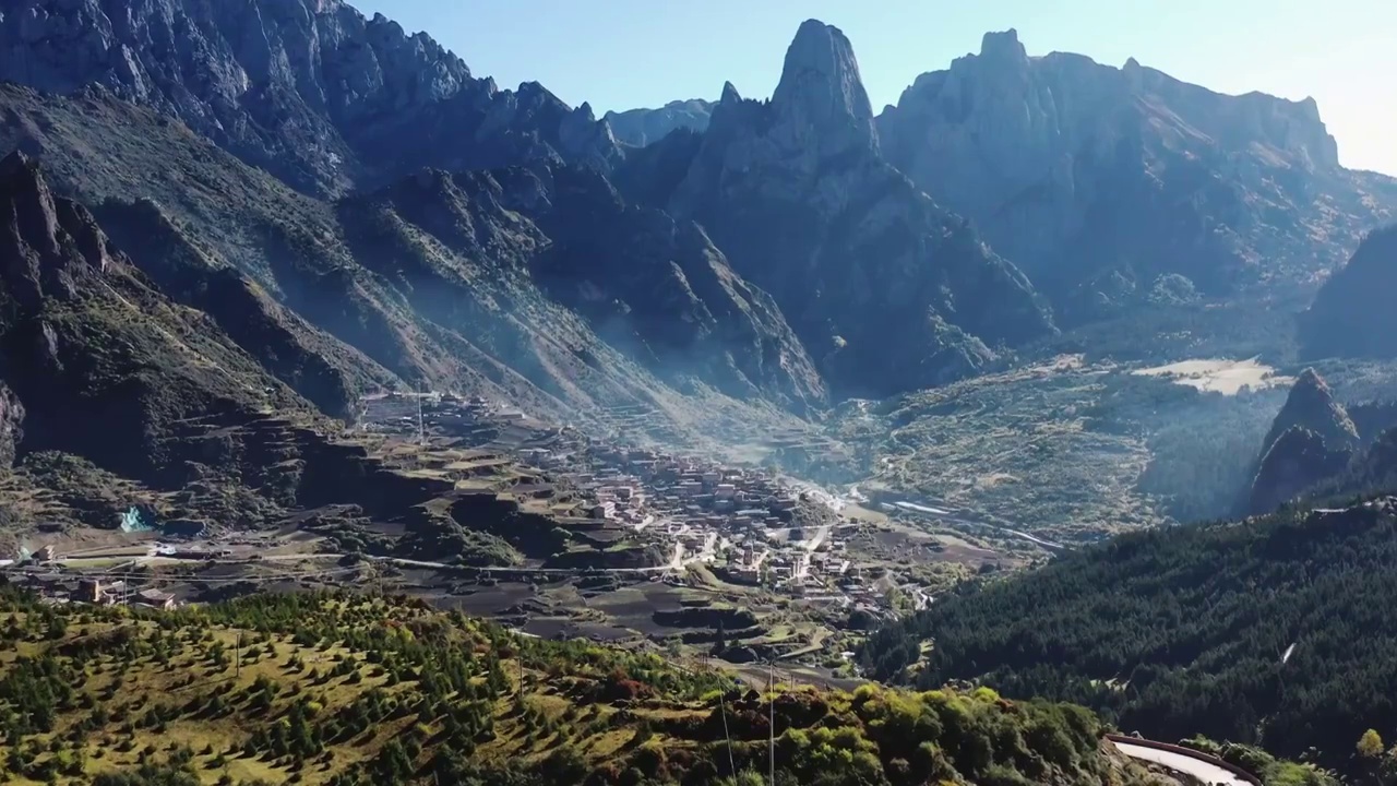 甘南扎尕那日出航拍风景视频素材