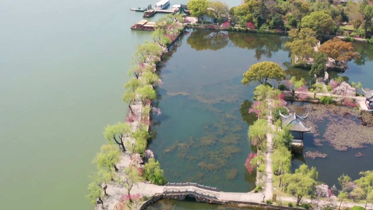 航拍无锡蠡园风景区春天风景视频素材