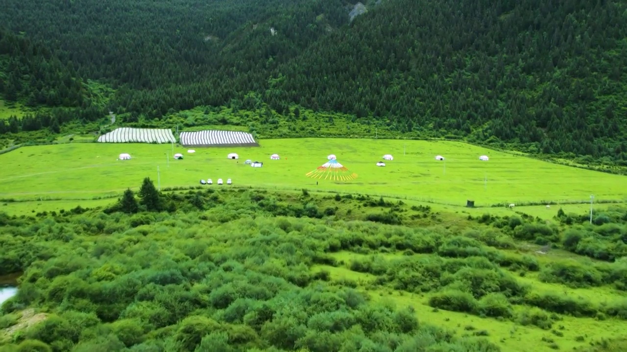 航拍阿坝州草原经幡藏族经幡航拍视频素材