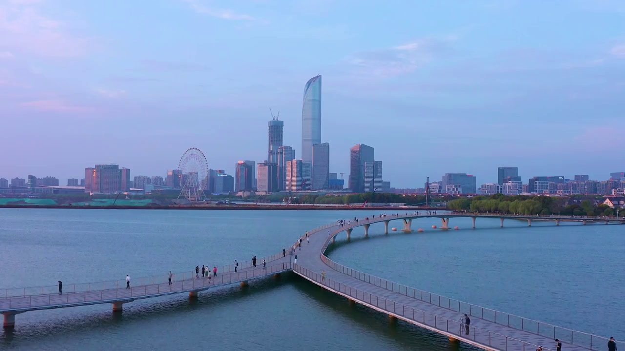 苏州园区日落时分金鸡湖上的风景视频素材