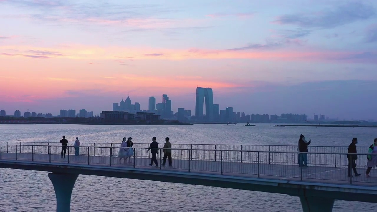 苏州园区日落时分金鸡湖上的风景视频素材