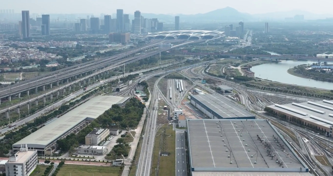 广州南站远距离航拍视频，交通枢纽，城市建设，出行方式，旅游目的地，华南枢纽视频素材