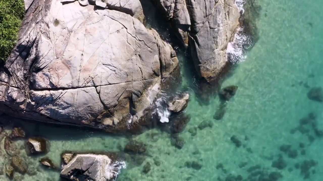 航拍中国海南万宁兴隆最美海湾石梅湾视频素材