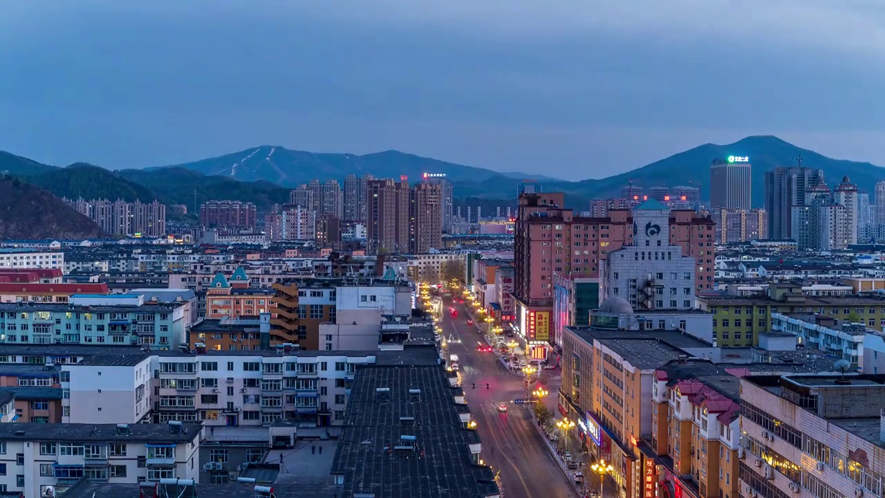 通化城市夜景蓝调时刻光轨延时摄影视频素材