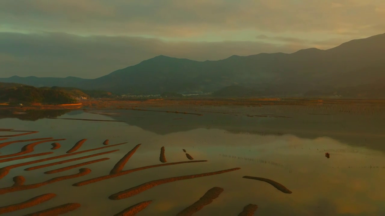 航拍福建霞浦南湾海面渔船视频素材