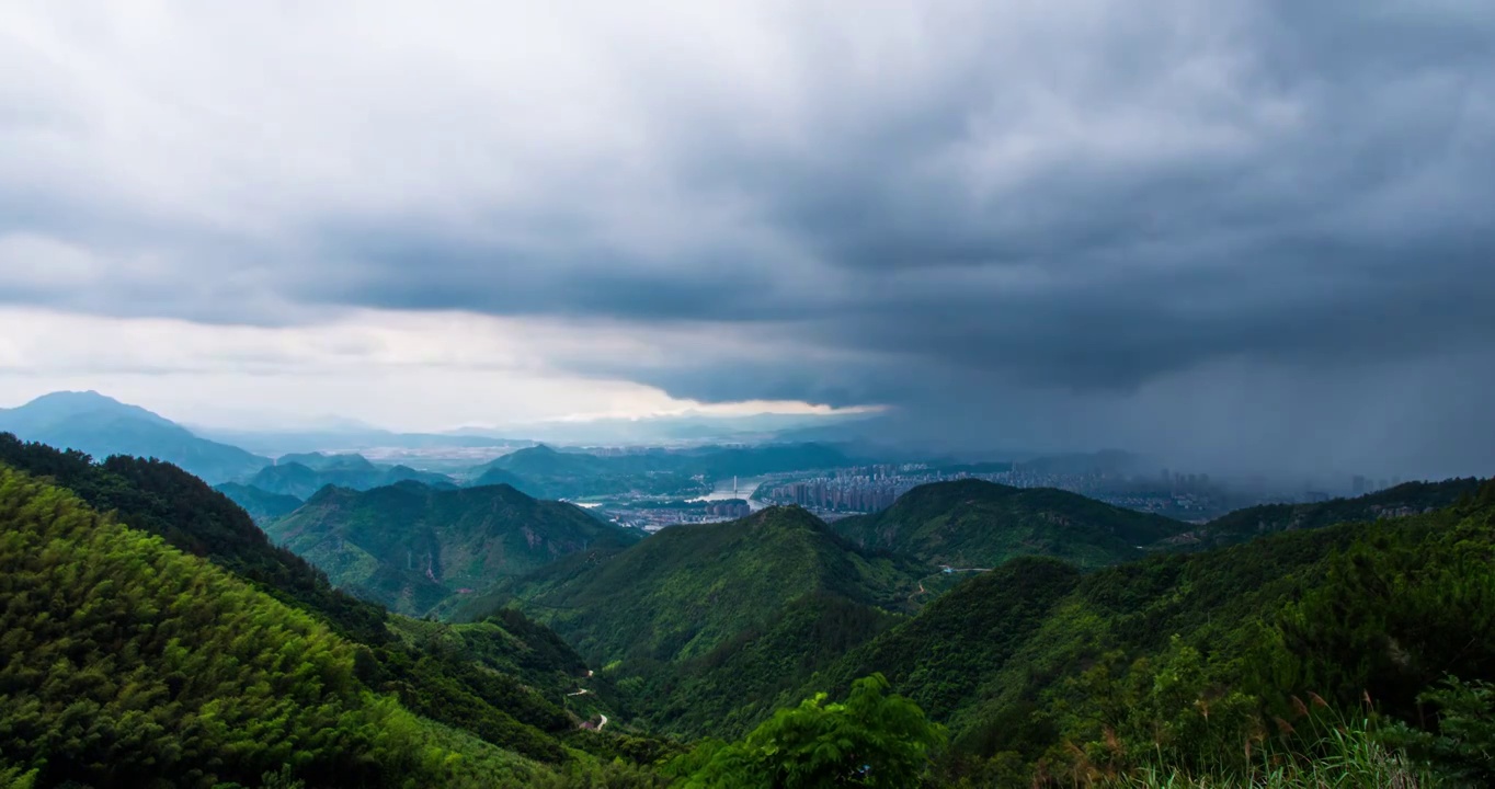 大雨袭来视频素材