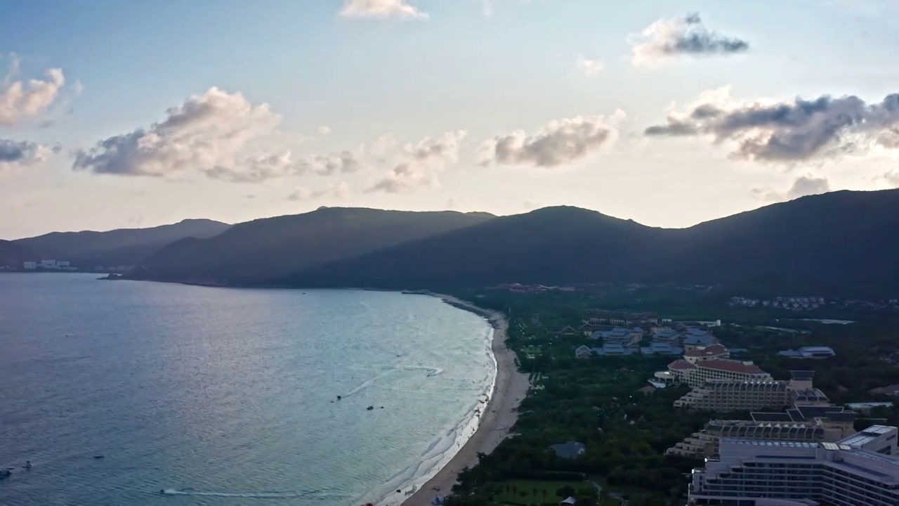 海南岛三亚市亚龙湾海边五星级酒店航拍视频素材