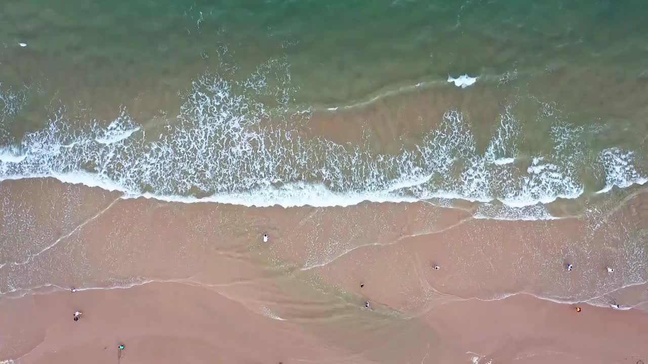 海南岛三亚市海棠湾沙滩海浪视频素材