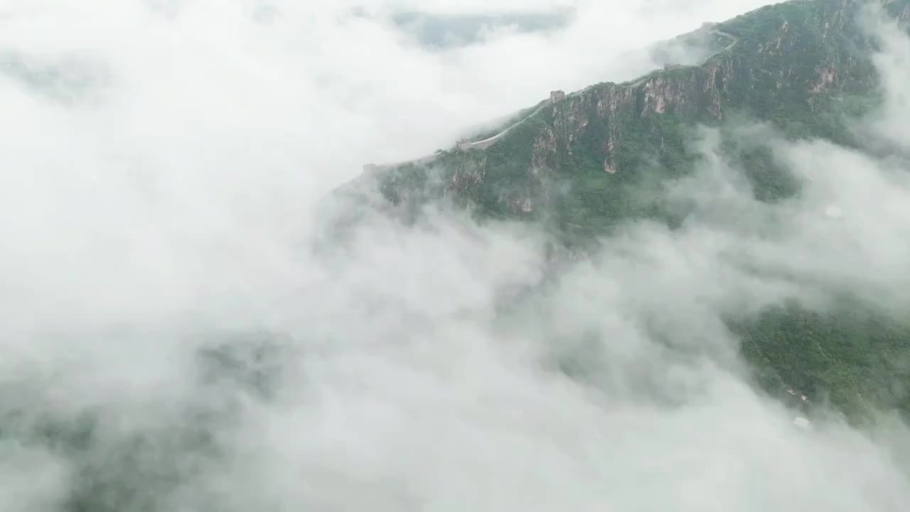 长城夏季雨后云海长城航拍合集视频素材