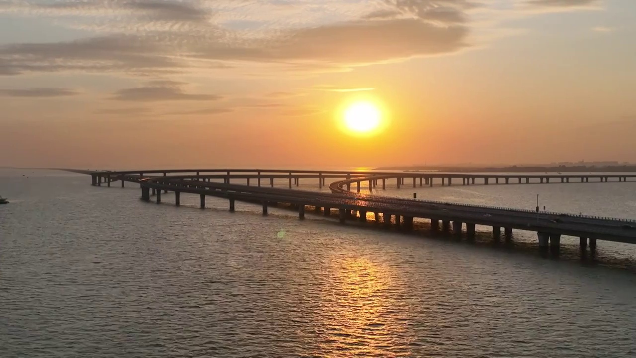 夕阳下的胶州湾跨海大桥视频下载