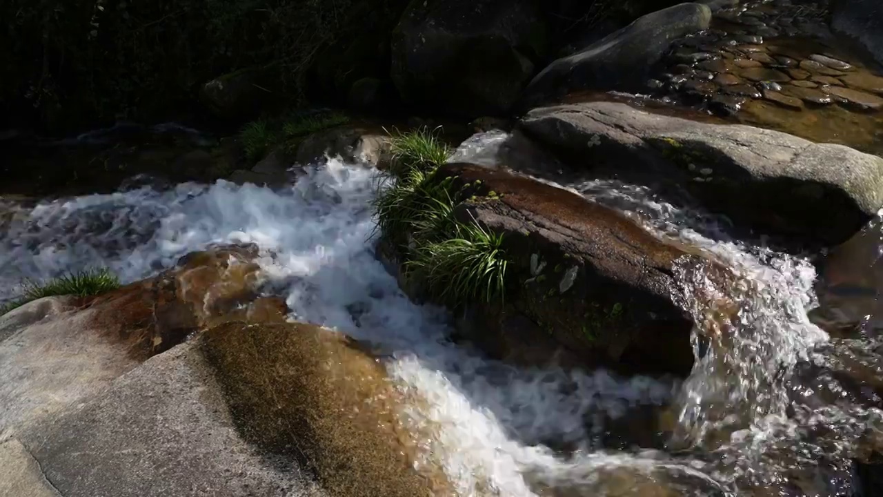 山间流水视频素材