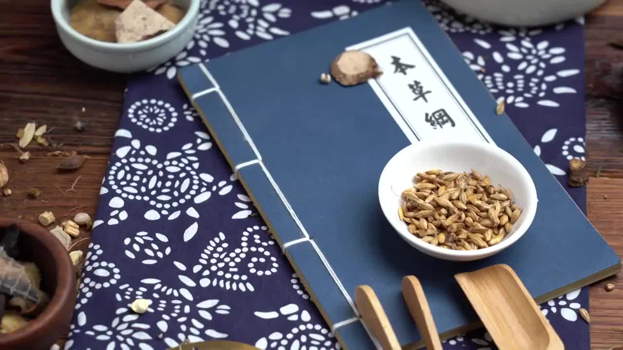 中草药炒麦芽视频素材