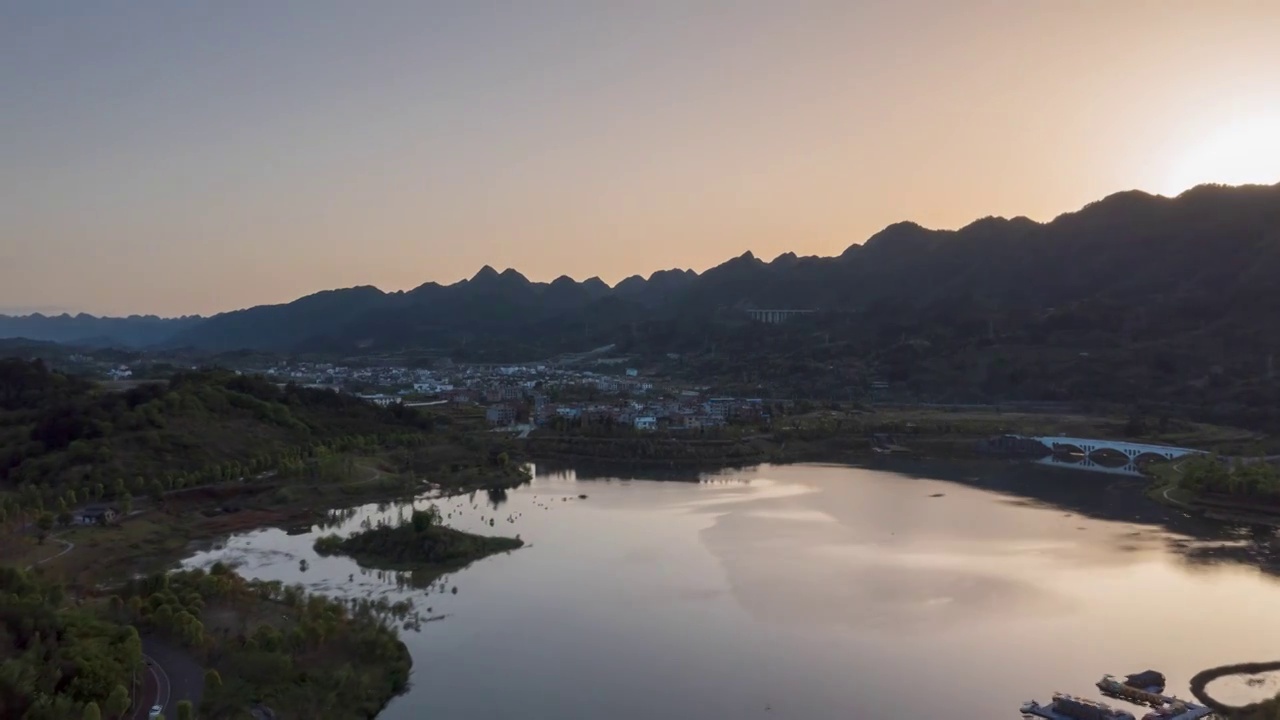 荔波月亮湖湿地公园黄昏落日写真视频素材