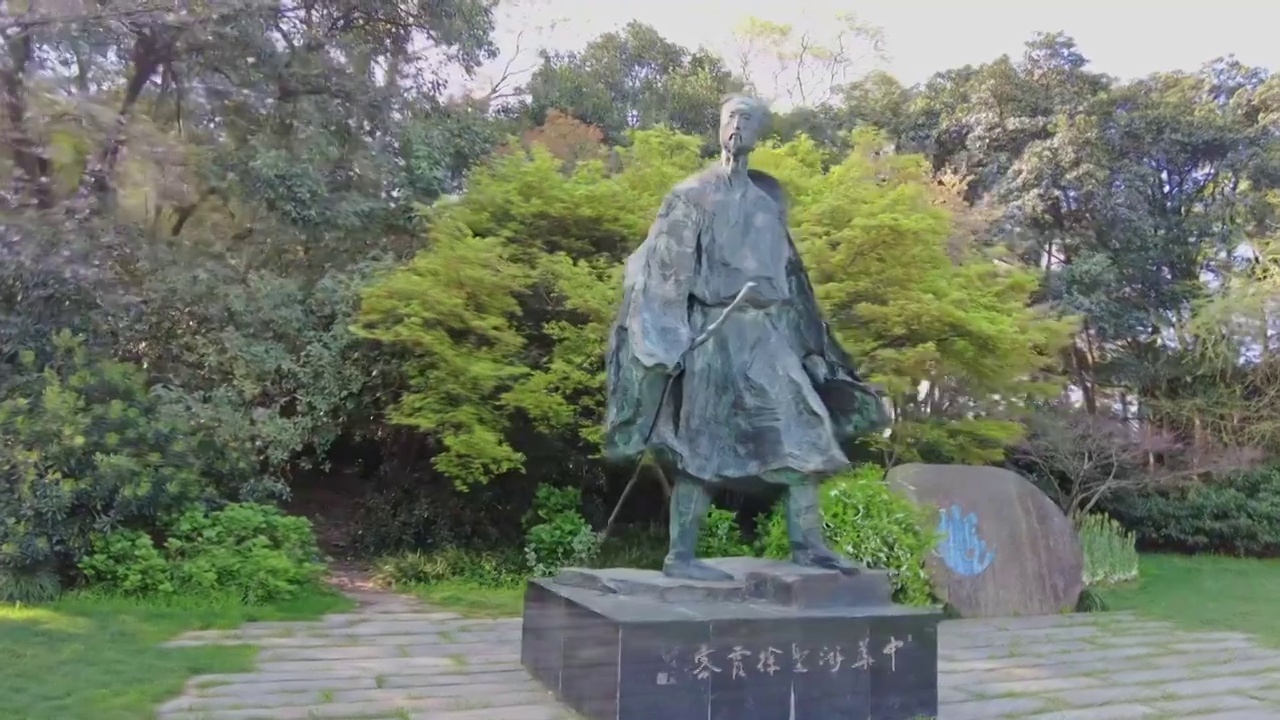 太湖鼋头渚风景区徐霞客铜像视频素材