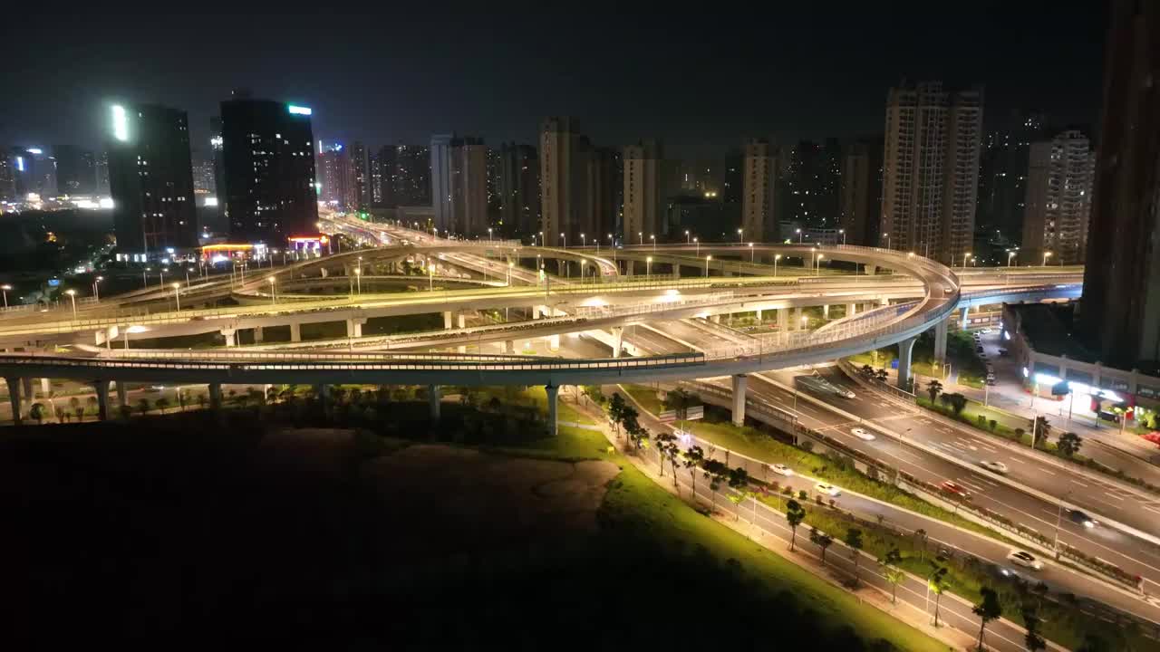 航拍赣州新世纪立交桥车轨夜景视频素材