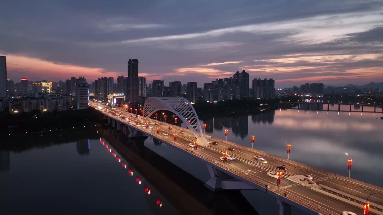 航拍赣州章江大桥车流夜景视频素材