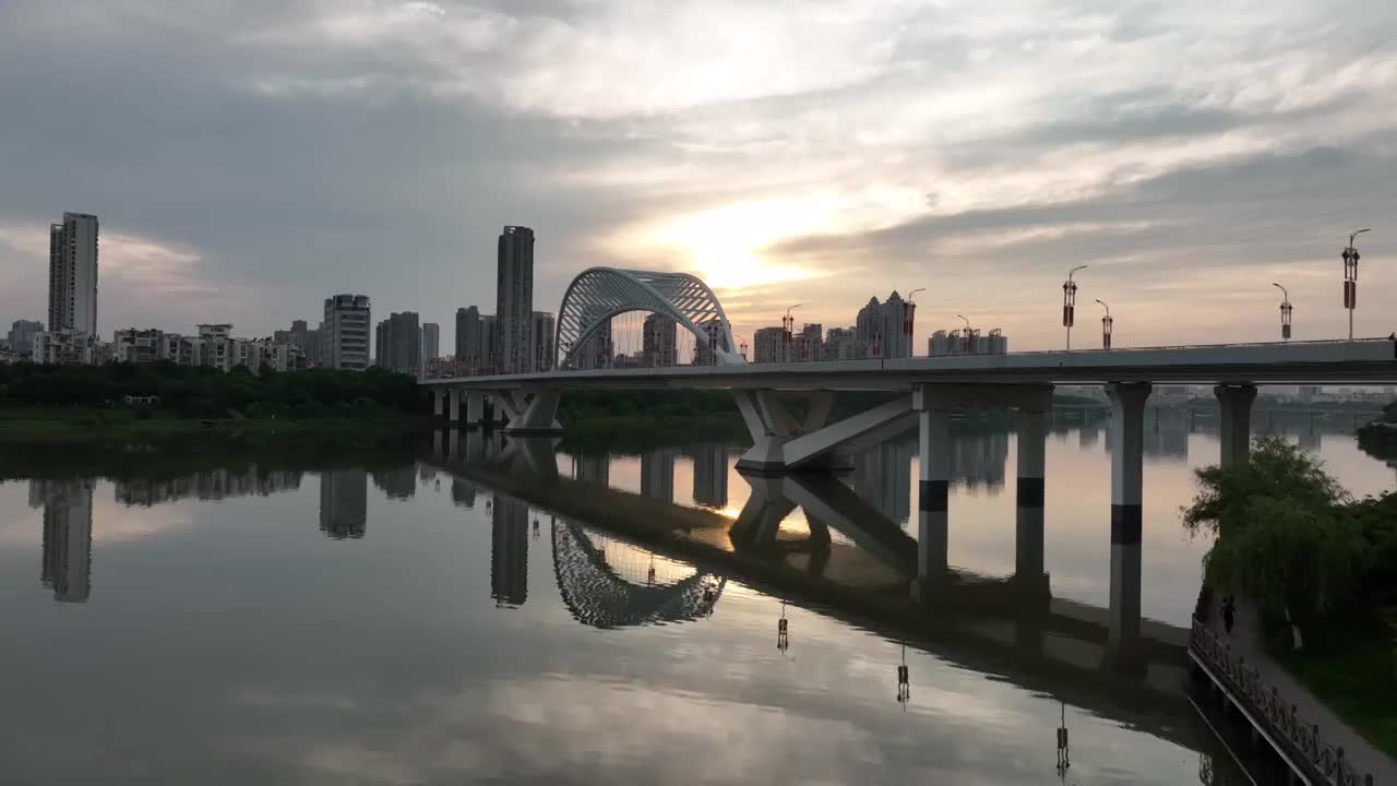 航拍赣州章江大桥日落场景视频素材