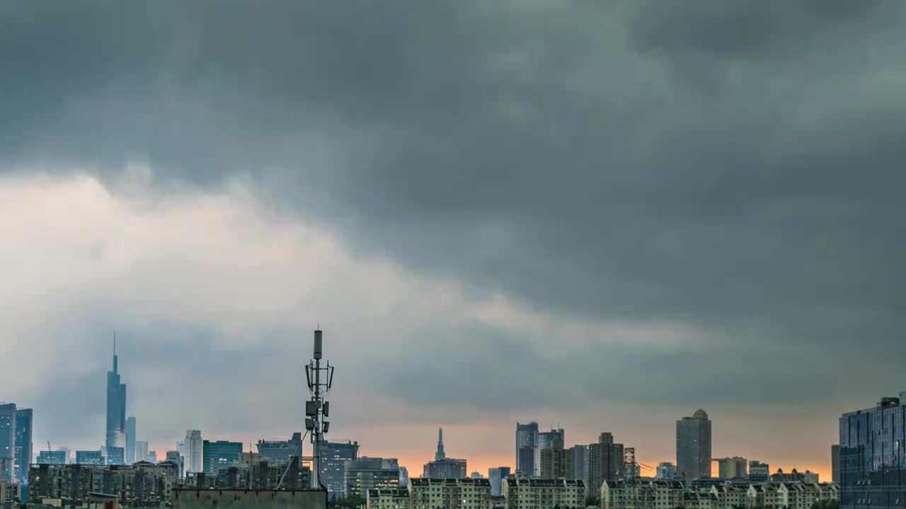 20210716 暴雨来临-南京紫峰大厦视频素材