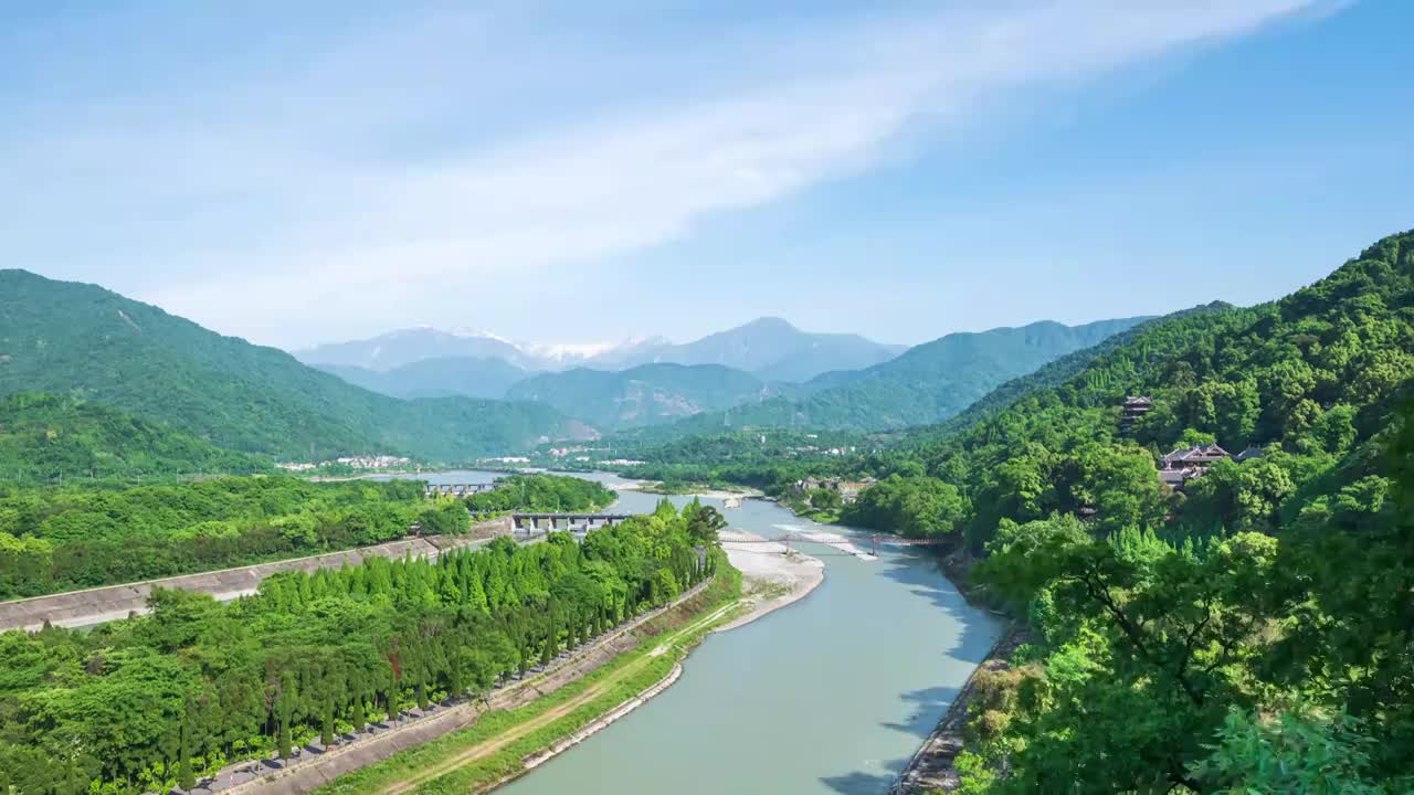 成都市都江堰景区高视角全景和雪山白昼清晨4K分辨率延时摄影视频素材