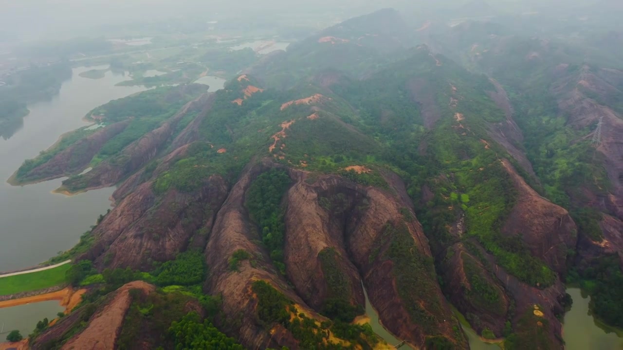 清远市石围六房水库卡斯特地貌雨后风景（合集）视频素材画面3