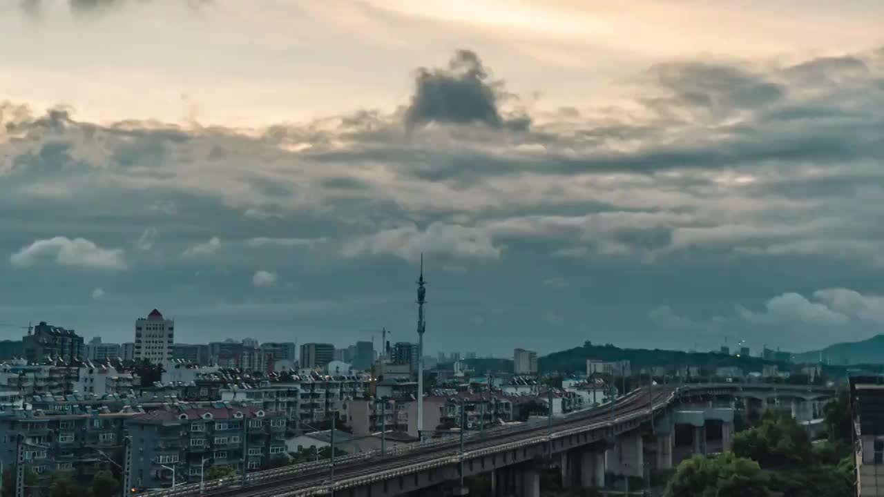 日出延时下的高铁视频素材