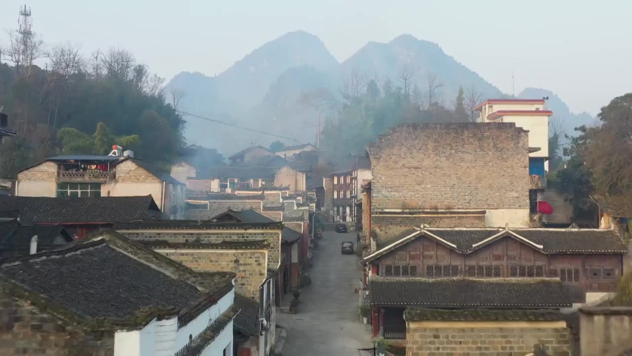 航拍清晨的湘西茶峒古镇视频素材