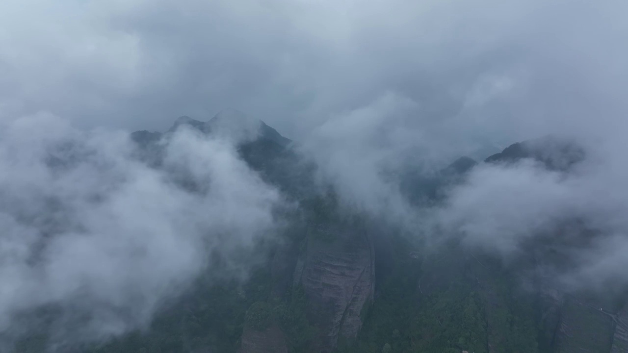 航拍云雾下的群山视频素材