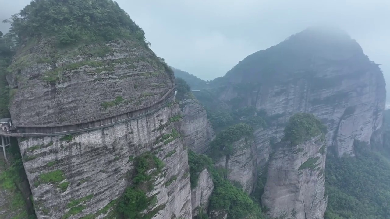 航拍江西赣州小武当山玻璃栈道视频素材