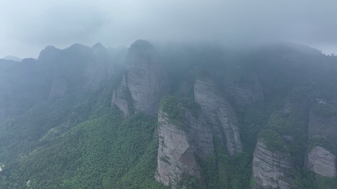 航拍丹霞地貌群山视频素材