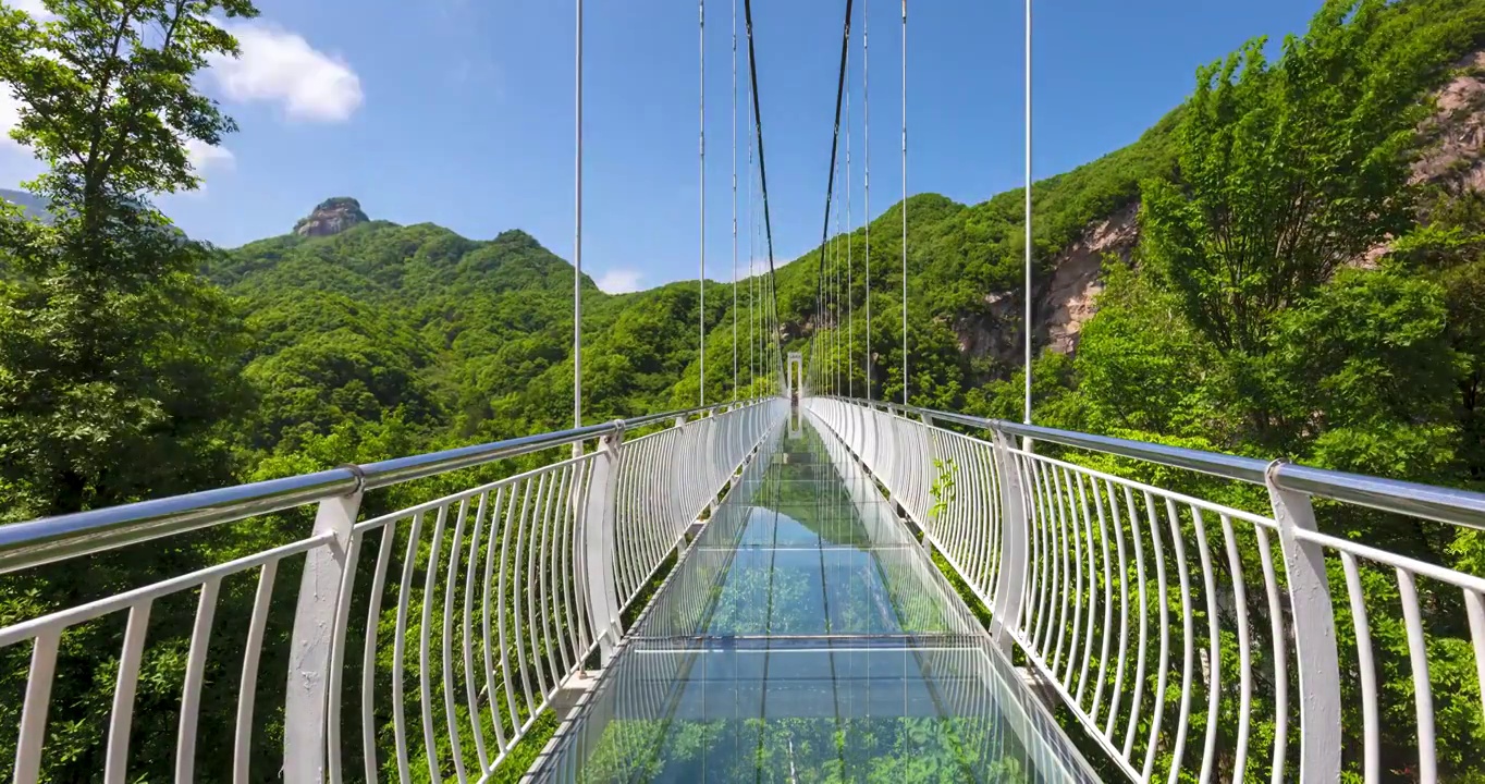 河南省洛阳市白云山旅游度假区玻璃栈道延时摄影视频素材