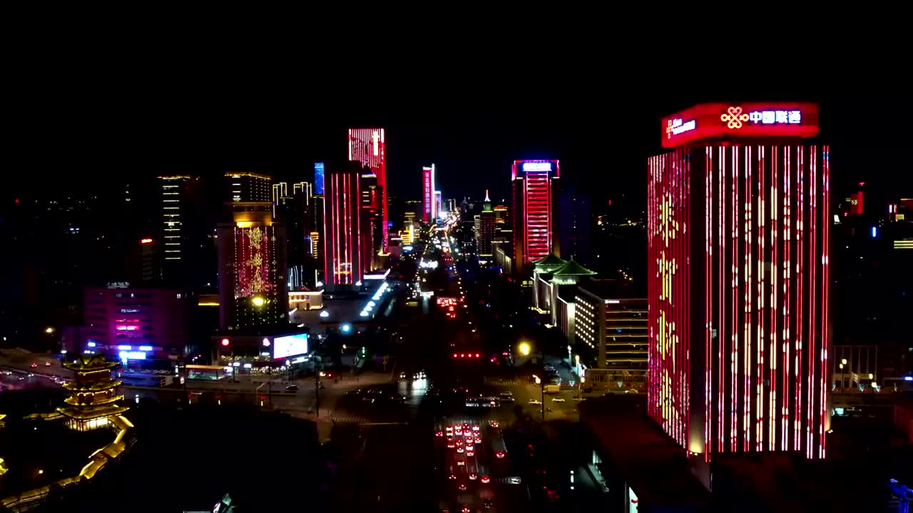 航拍2022年春节太原迎泽东大街夜景视频素材