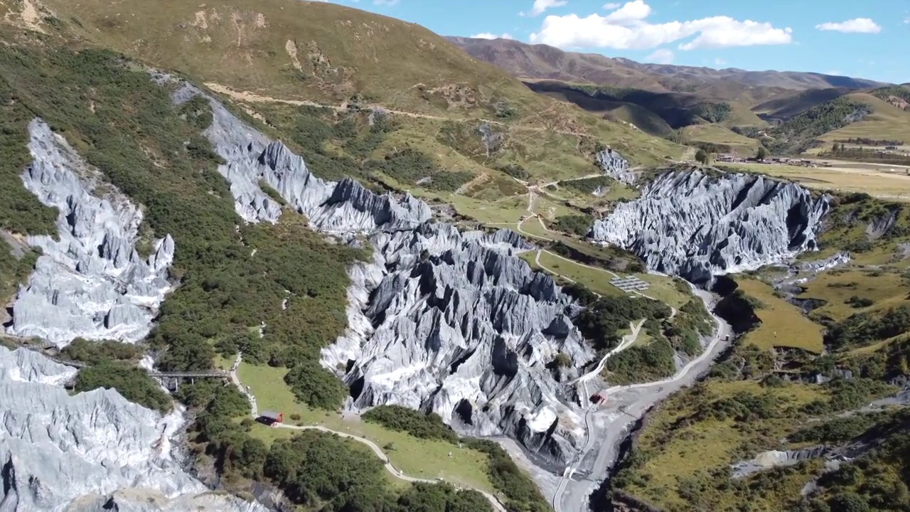 川西甘孜州墨石公园异域星球奇异地貌航拍视角视频素材