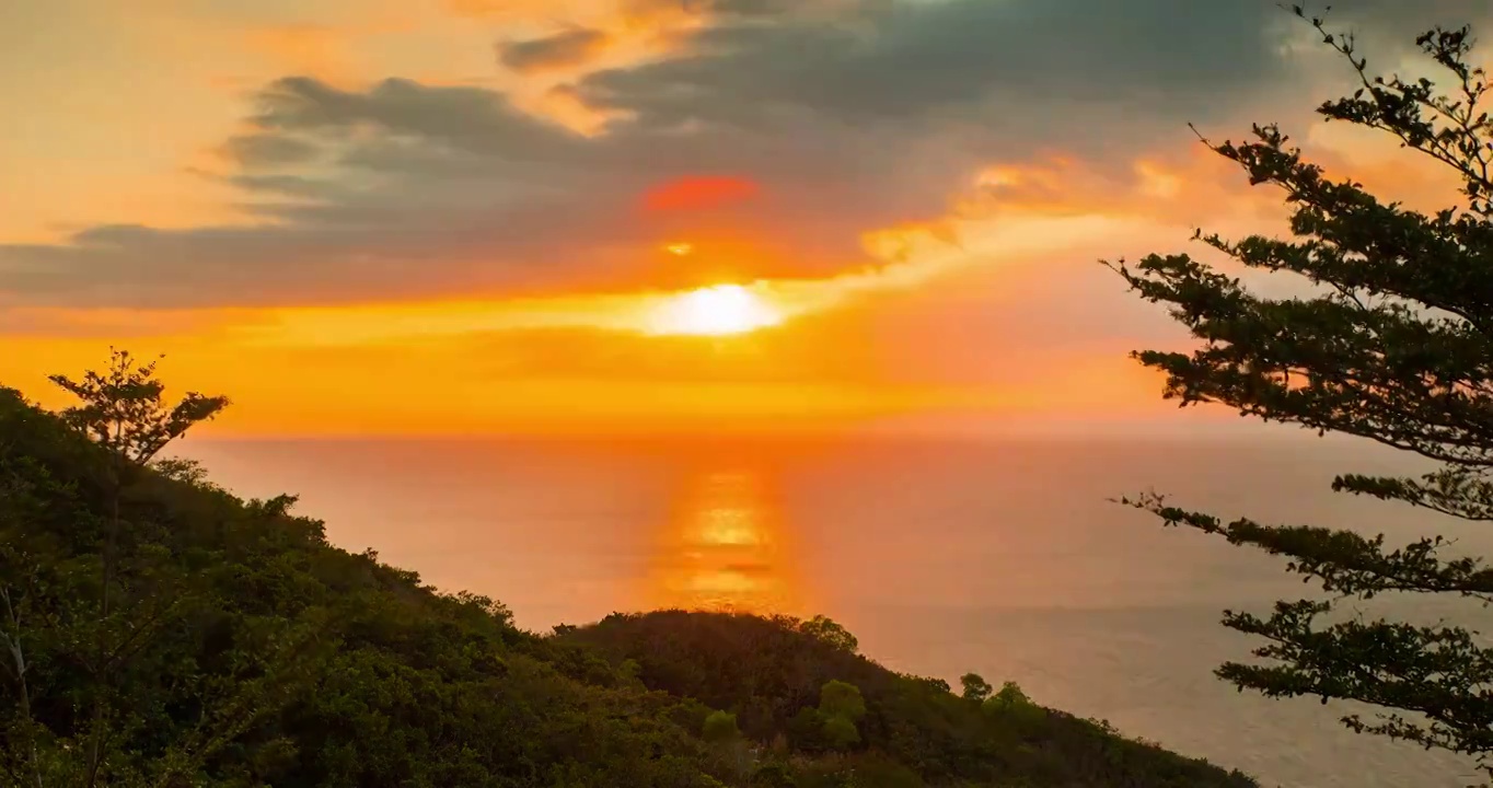 海南三亚鹿回头海上日落视频素材