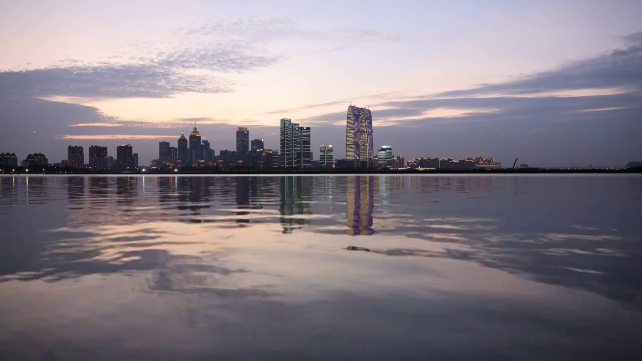 城市风光天际线苏州中心金鸡湖晚霞视频素材