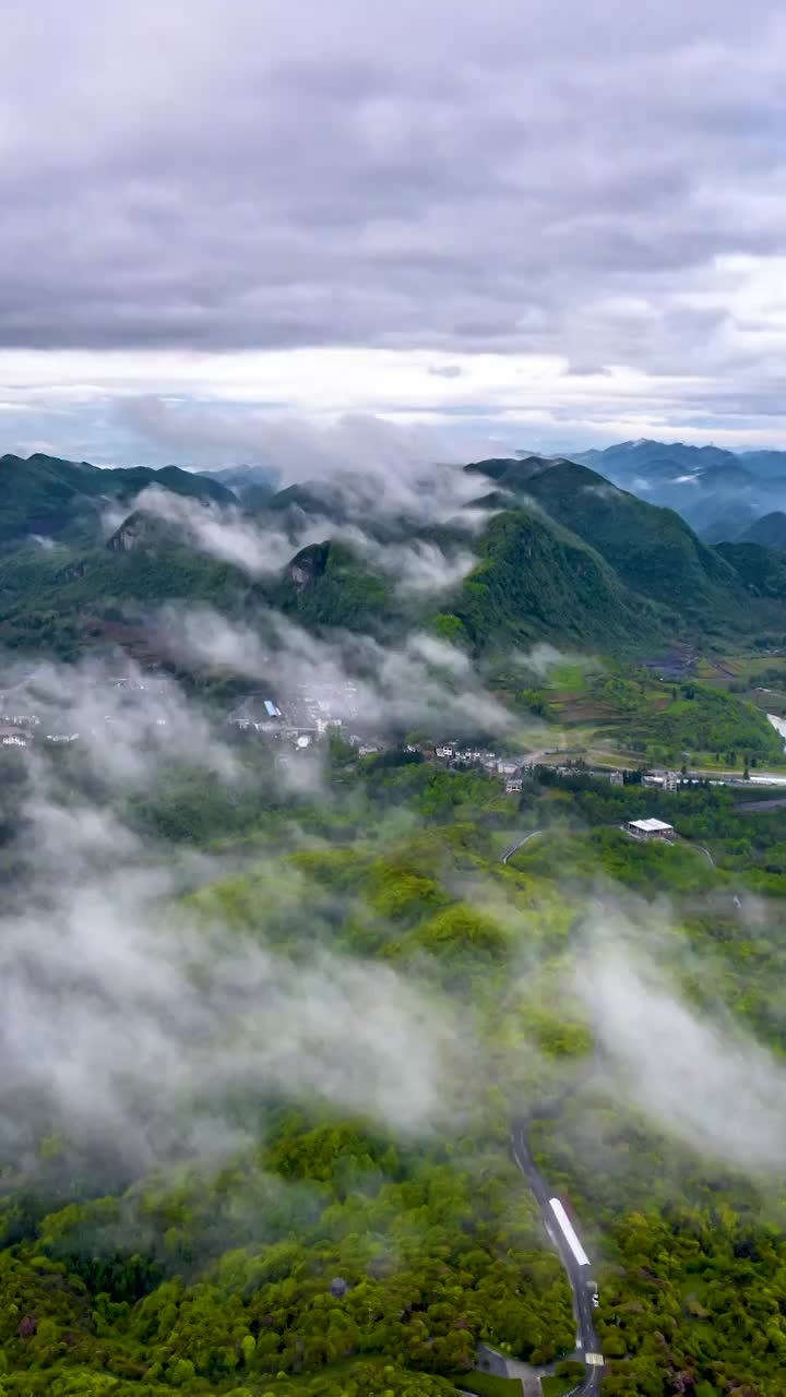 竖屏延时航拍毕节普底景区云海视频素材