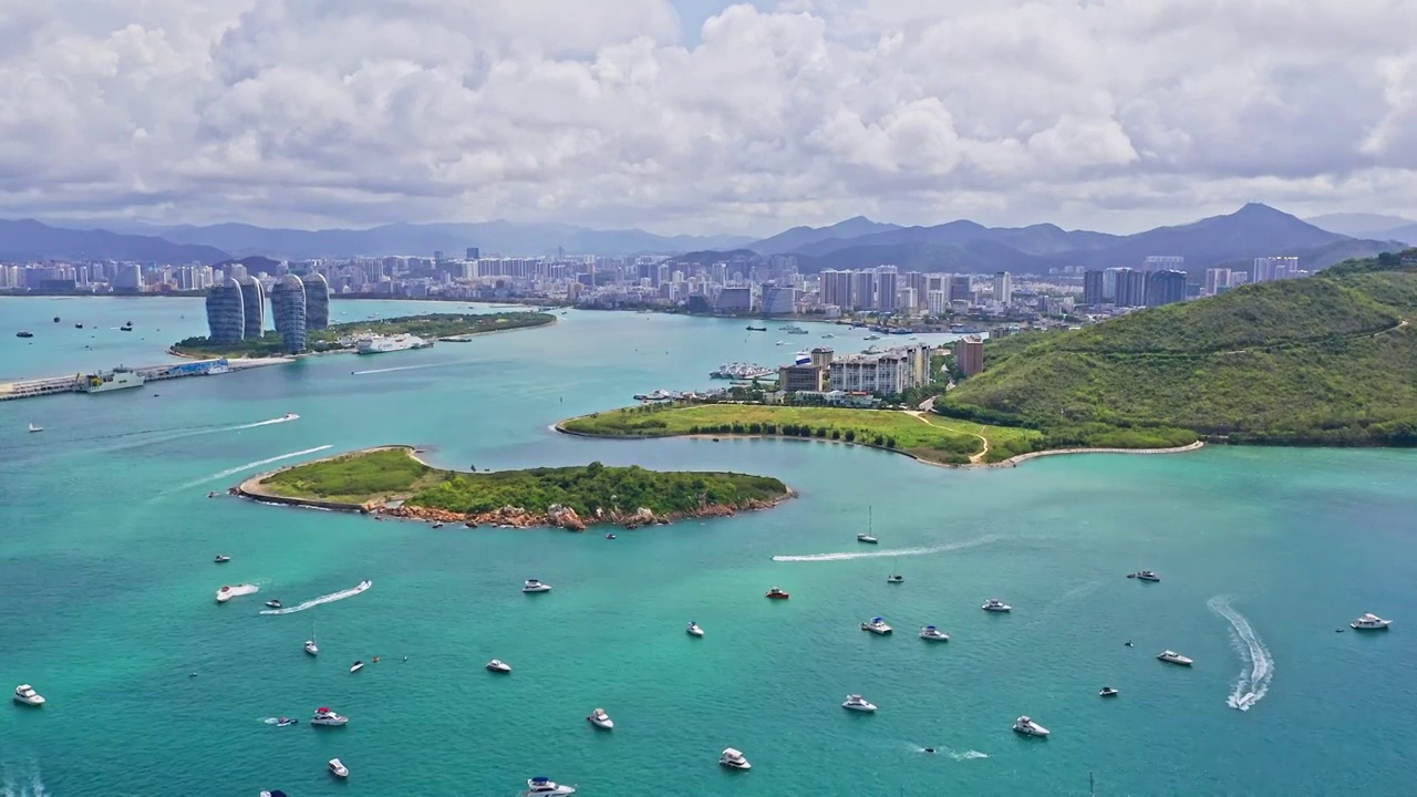 海南三亚湾海上游艇航拍视频素材