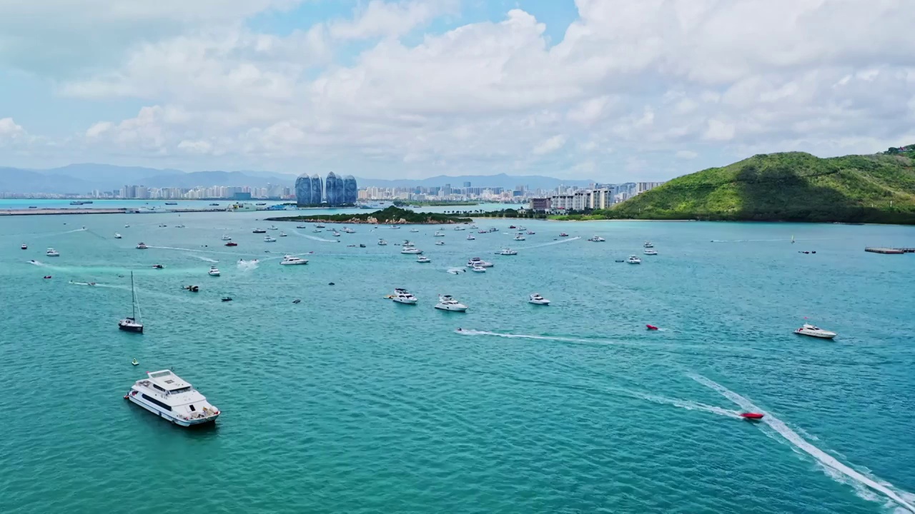 海南三亚湾海上游艇航拍视频素材