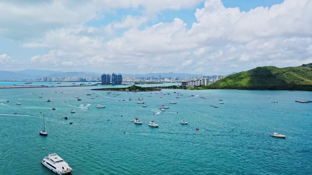 海南三亚湾海上游艇航拍视频素材